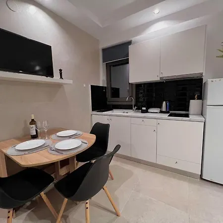 Delight House's Πανσιόν 4*