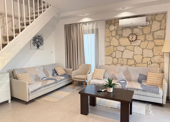 Delight House's 3*